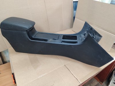 Подлокотник Mazda 3BK
