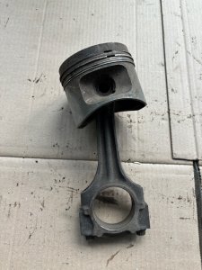 Поршень Mercedes-Benz 190 1992 W201