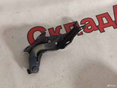 Петля капота Toyota Avensis 2003-2009