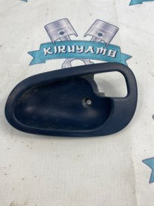Накладка внутренней ручки двери Mitsubishi Carisma