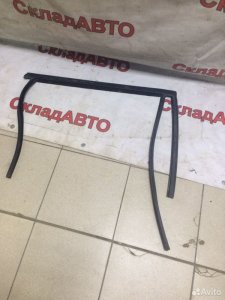 Уплотнитель стекла двери Ford Kuga 2008-2012