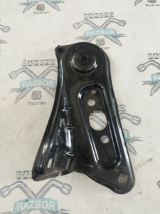 Крепление балки подвески Toyota Camry ACV 40