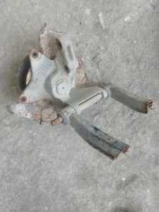Кулак поворотный Nissan Primera P10