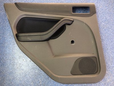 Обшивка двери Ford Focus 2