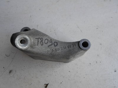 Кронштейн компрессора Mercedes W211