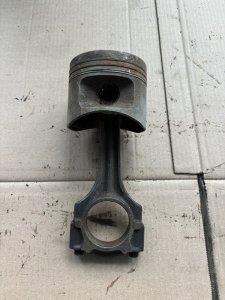 Поршень Mercedes-Benz 190 1992 W201