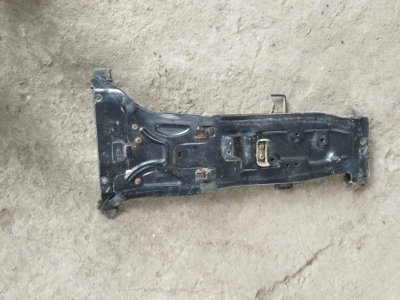 Крепление сиденья Nissan Serena C23
