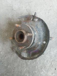 Кулак поворотный Nissan Primera P10