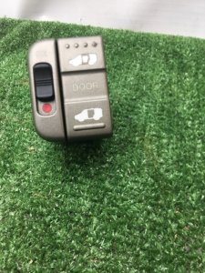 Кнопка открытия двери Honda StepWgn 2003 RF3