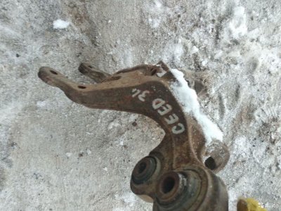 Цапфа задняя левая Kia Ceed 2007-2012