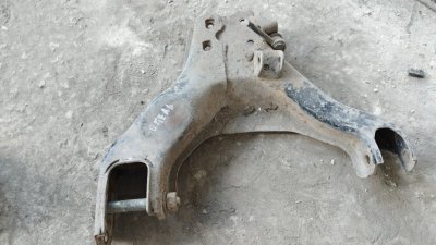 Рычаг подвески нижний Isuzu Trooper 1998