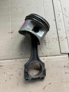 Поршень Mercedes-Benz 190 1992 W201