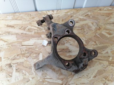 Кулак поворотный Toyota Corolla E150