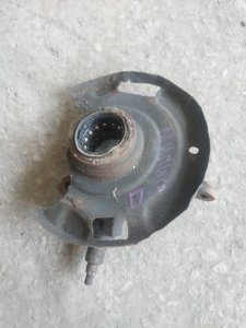 Кулак поворотный Nissan Primera P10