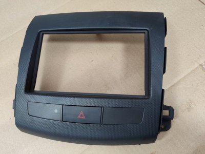 Консоль магнитофона Mitsubishi Outlander 2008 XL
