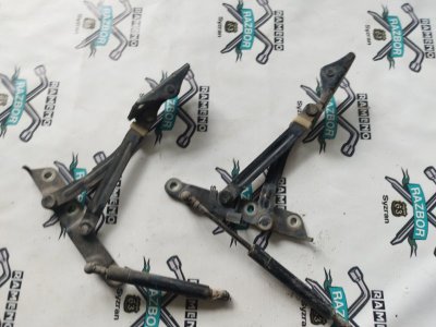 Петля крышки багажника Nissan Primera P10