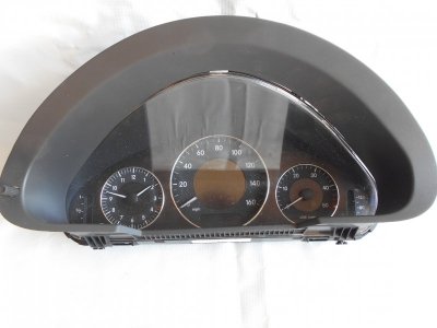 Панель приборов Mercedes W211