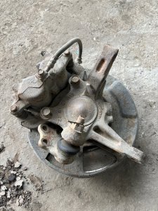 Кулак поворотный Nissan Serena C23