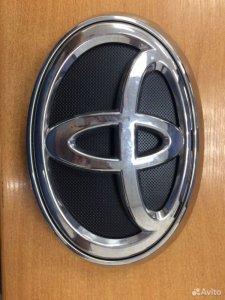 Эмблема Toyota Fortuner 2015-2020