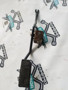 Педаль газа Nissan Serena C23