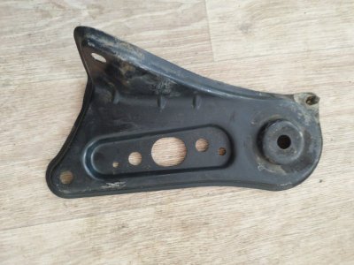 Крепление балки подвески Toyota Camry 2008 ACV 40