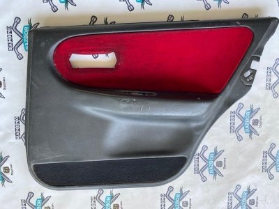 Обшивка боковой двери Nissan Primera P10