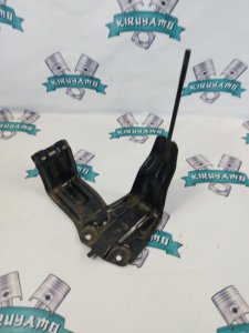 Крепление аккумулятора Toyota Prius 2007 NHW20