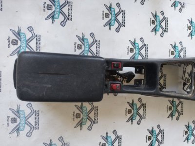 Подлокотник Nissan Primera P10