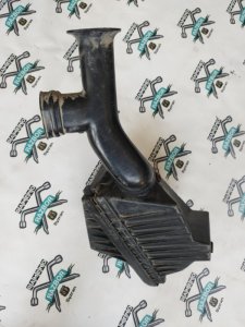 Корпус воздушного фильтра Nissan Bluebird 1998 U14