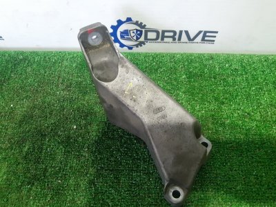 Кронштейн опоры двс Audi A4 8E B6