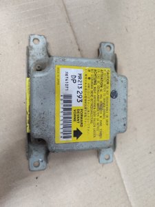 Блок управления SRS Mitsubishi Galant 2001 8