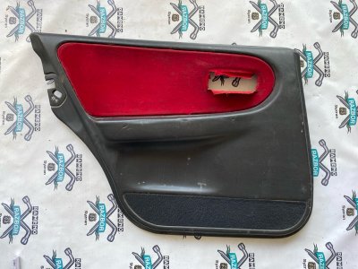 Обшивка боковой двери Nissan Primera P10