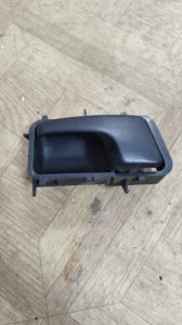 Ручка двери внутренняя Volkswagen Passat 1989