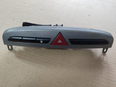 Кнопка аварийной сигнализации Peugeot 308 2008 308