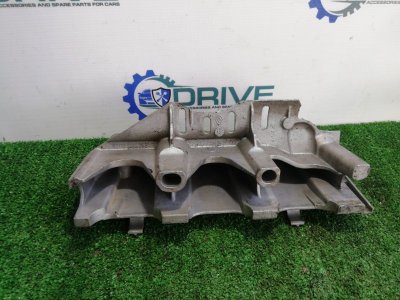 Кронштейн впускного коллектора Nissan Almera G15