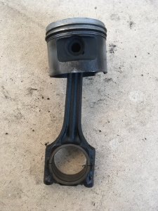 Поршень Volkswagen Golf
