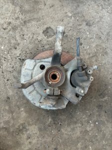 Кулак поворотный Volkswagen Golf