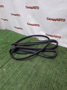 Уплотнитель двери Toyota Camry 2007 ACV40