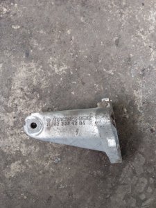 Кронштейн двигателя Mercedes-Benz 190 1989 w201