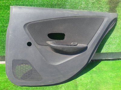 Обшивка двери Nissan Almera G15