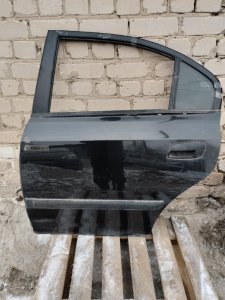 Дверь боковая