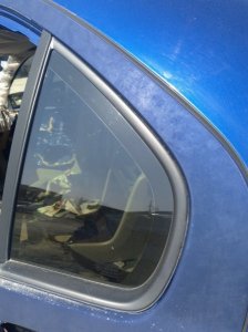 Стекло двери ( форточка ) Rover 400