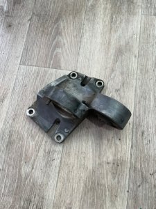 Кронштейн привода Peugeot 406