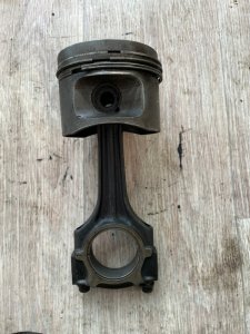 Поршень Mercedes-Benz 190 1989 w201