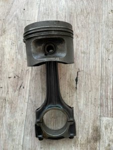 Поршень Mercedes-Benz 190 1989 w201
