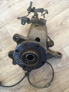 Кулак поворотный Peugeot 406 1999 8B