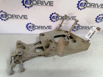 Кронштейн генератора Volkswagen Golf 5