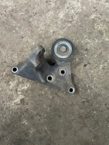 Кронштейн опоры двигателя Toyota Prius 1998 NHW10