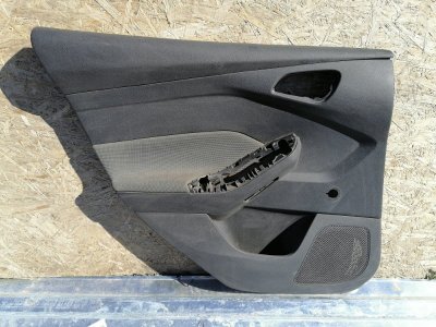 Обшивка двери Ford Focus 3