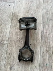 Поршень Opel Vectra B
